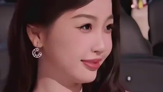 虞书欣冷脸的反差感