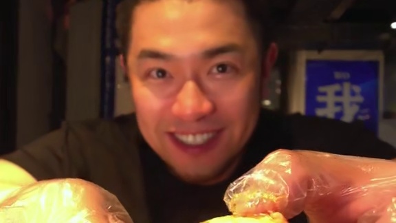 在上海为了这锅海鲜大咖！俺愿意熬夜干饭！ 没想到人生的第一次海鲜大咖居然是在上海吃的！大晚上的来这么