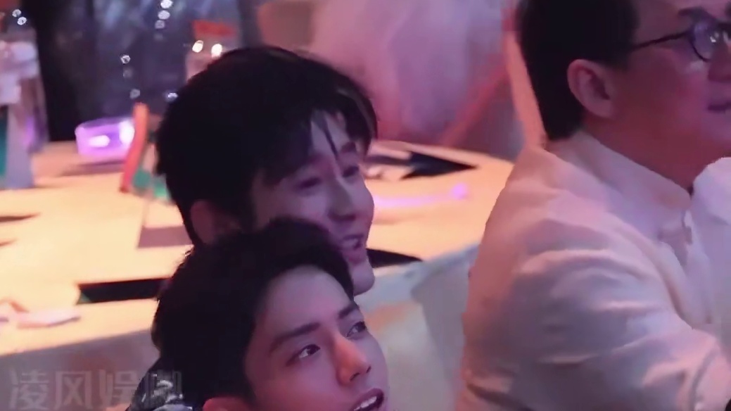 为何肖战活动总自带开水壶入场？看到胡歌当场拒绝瓶装水，才懂是“隐形博弈”