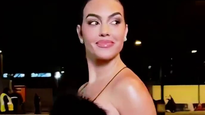 C罗为什么放弃超模而选择柜姐 #足球