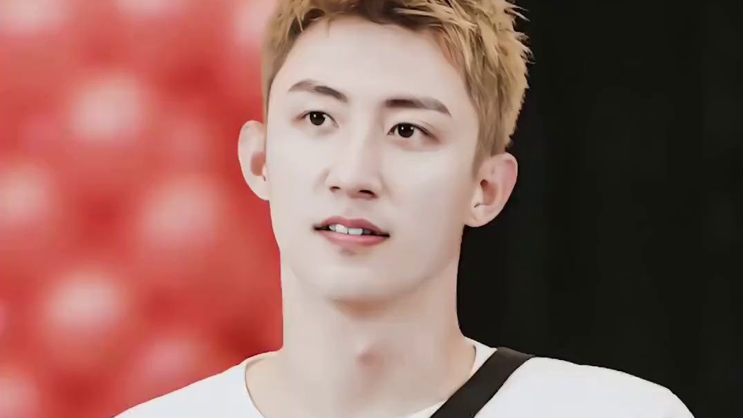 用手吃浪漫吗？狗都不这么吃~