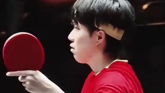 比赛中被判发球又能怎！一样拿下比赛！赢球后的这口气出的太过瘾了！恭喜王楚钦战胜雷德齐姆斯基晋级！