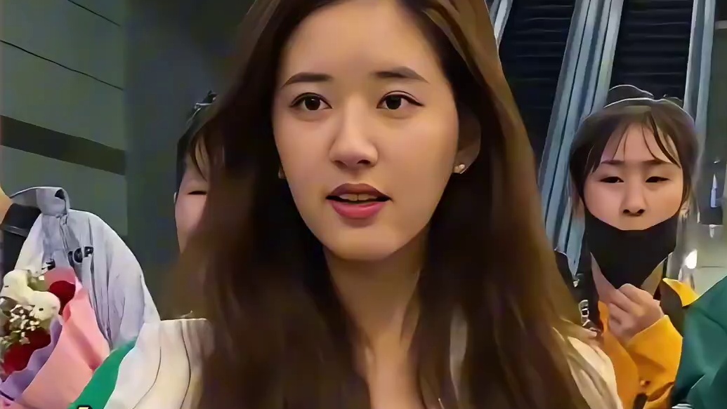 赵露思脸变瘦后，又被网友质疑整容了！