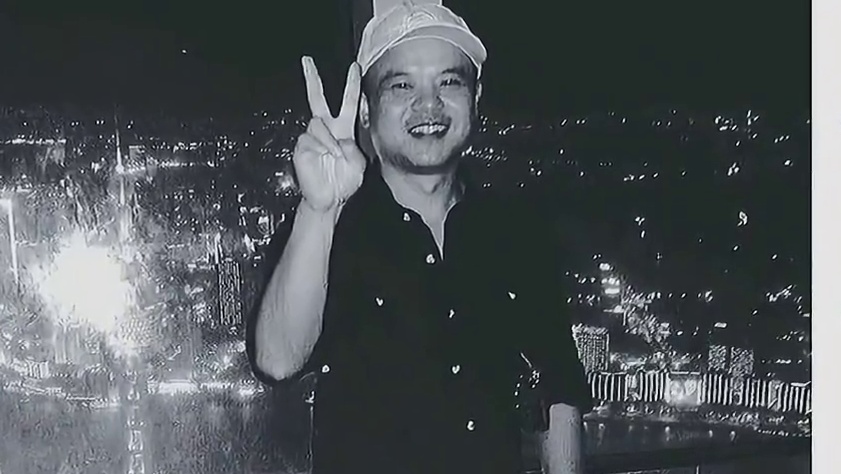 黄子韬过生日的时候突然想到了爸爸，蹲在地上哭了，心疼韬韬！