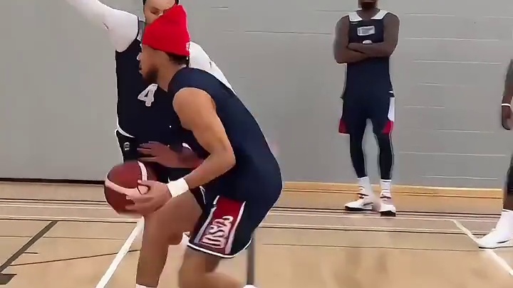 库里美国队训练时的尴尬瞬间……