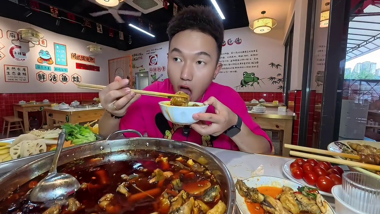 金牛区金泉这边新开了一家鱼蛙火锅店！人均二三事就可以在这里安排的明明白白的！左下角直接吞有团购#渔圈