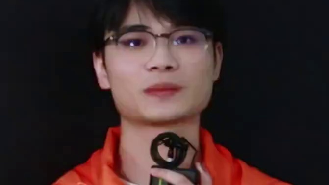 国庆第二天，今天确实该好好犒劳一下自己了！和zzzed一起去大吃特吃#决胜巅峰全球电竞 #决胜巅峰 