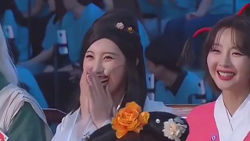 王祖蓝张绍刚跳EiEi 还以为要梦回大厂了 没想到脚艺人才是正确的打开方式