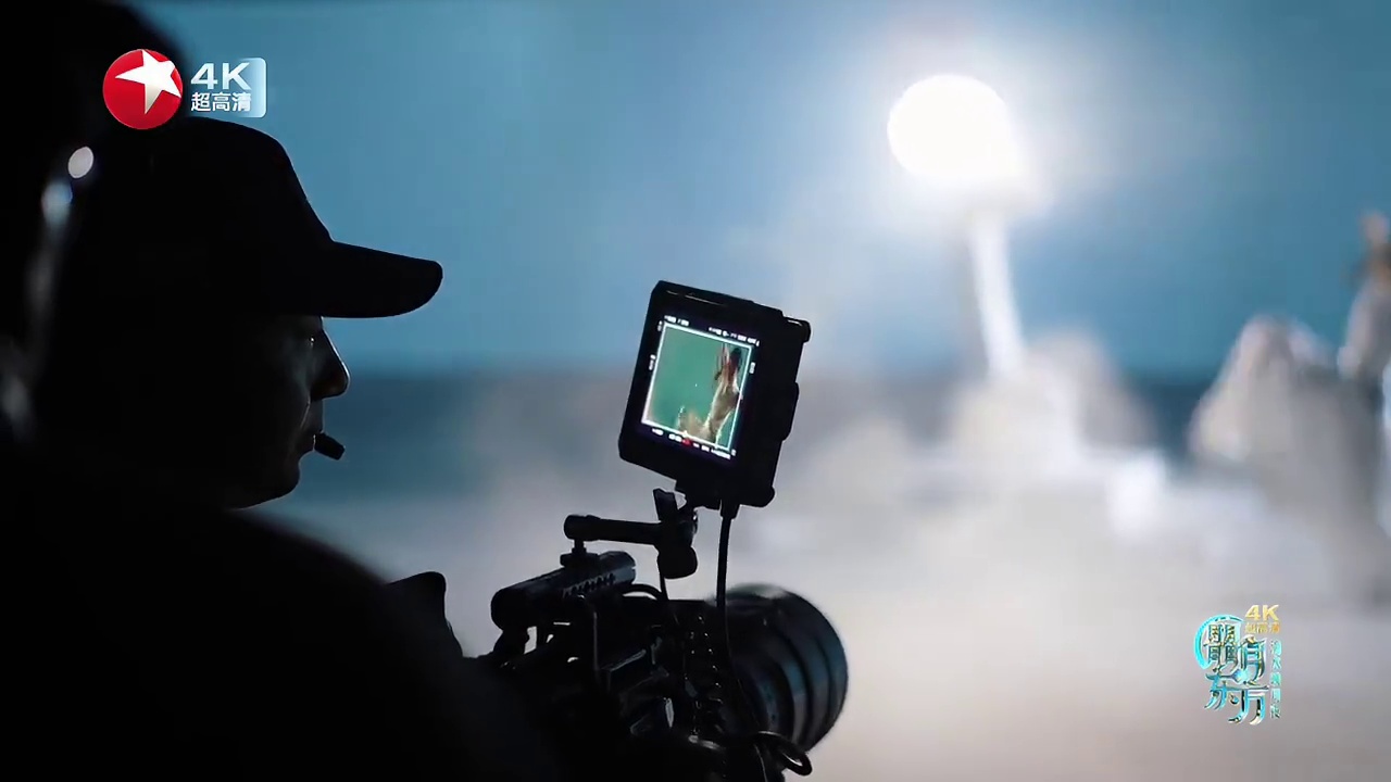 这是科技与艺术融合的瞬间10月6日19:30 锁定 #东方卫视中秋晚会 ，看科技如何为传统节日焕新！