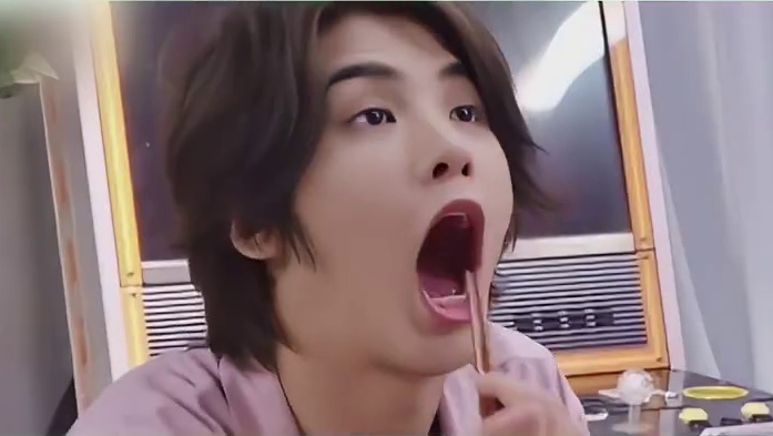 黄明昊没有一顿打是白挨的  模仿黄晓明鬼畜