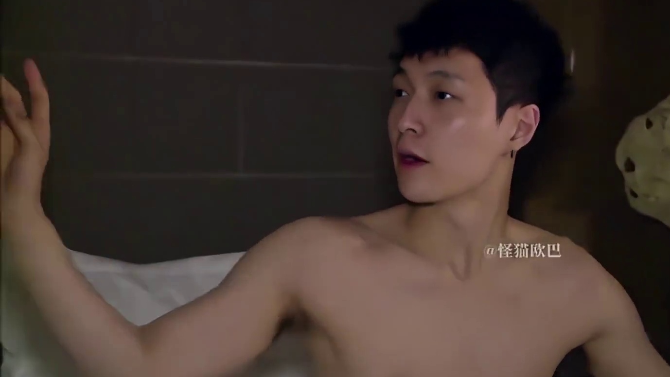 当年《极限挑战》的导演有多敢拍！张艺兴第一次“大尺度”上镜！ #