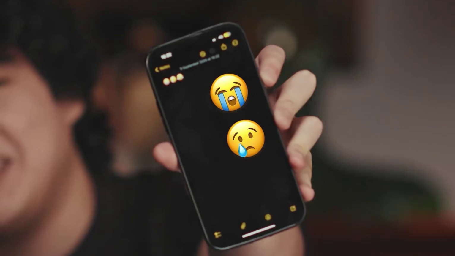 当无畏契约职业选手在巴黎进行美食挑战 
无畏契约职业选手组成两人搭档，享用法国大厨准备的七道法国菜，