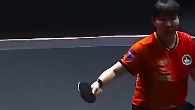 陈幸同4-2击败朱雨玲，晋级女单半决赛，赛后俩人微笑握手拥抱致意