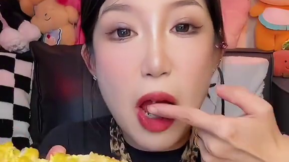 品质嘎嘎好的黄糯 贵一点！！但是品质巨好 又嫩又糯又香 微甜！太好了这品质！