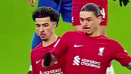 三笘薰怎样在接触球的瞬间人球合一#足球