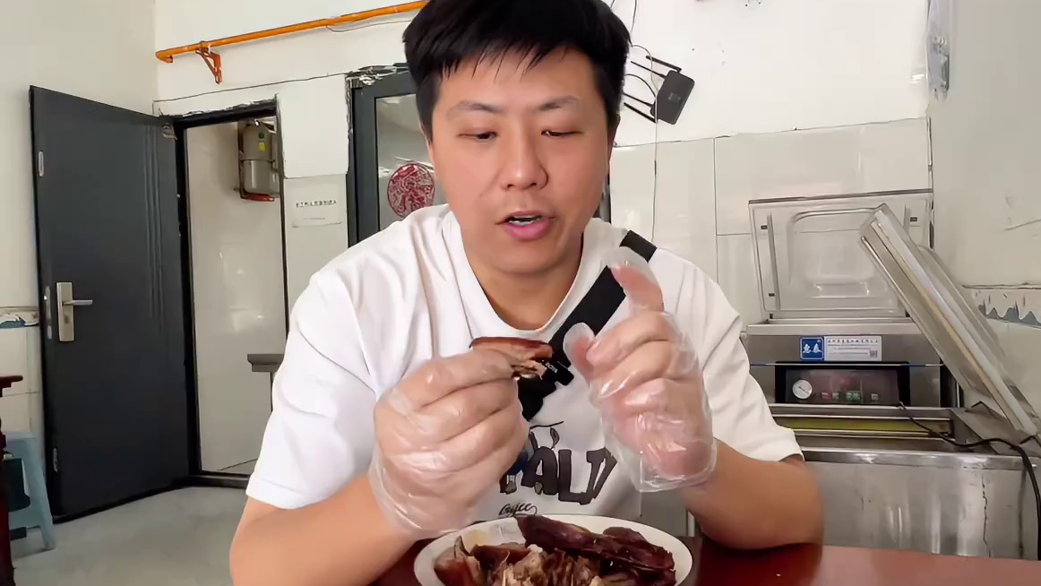 走，去彭山吃一次不刷糖的甜皮鸭#甜皮鸭 #彭山甜皮鸭 #四川美食 #烟火气小店