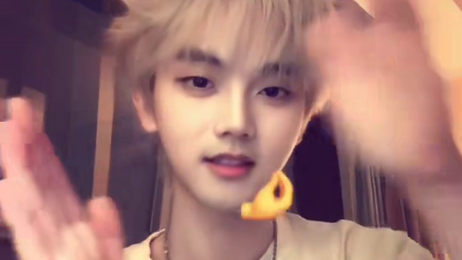 看我新学的的手势舞