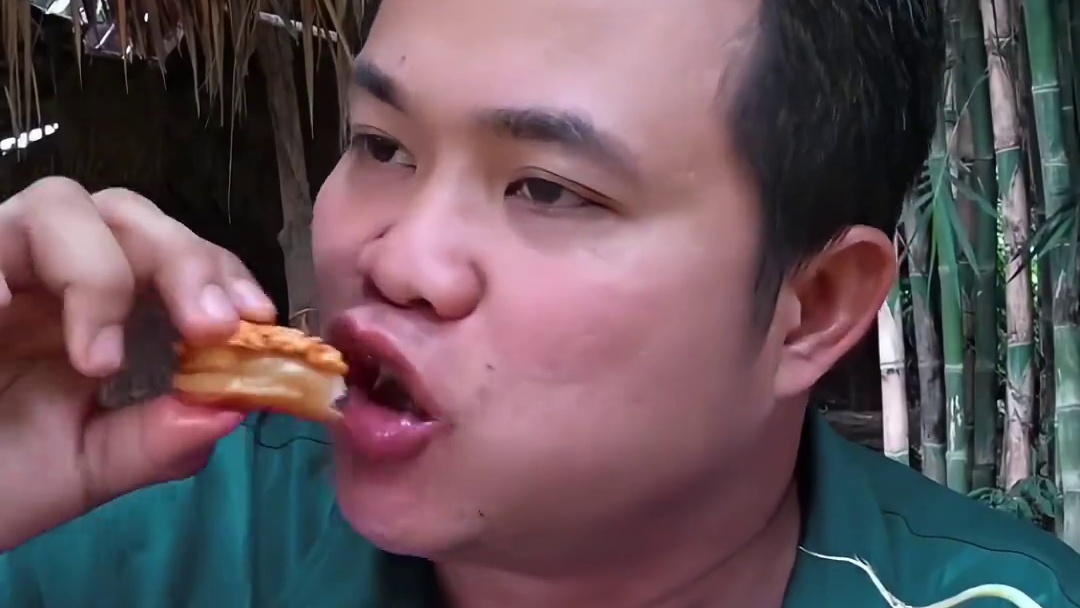 油炸脆皮五花肉特辣️凉拌木瓜丝 泰国美食