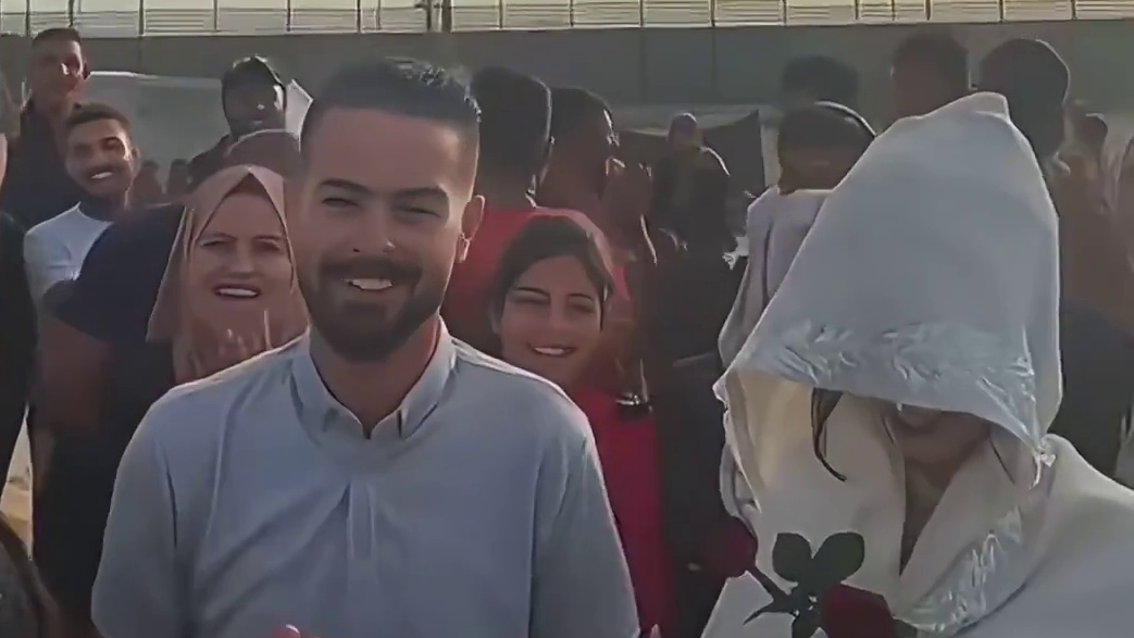 世界在崩塌，我们在相爱