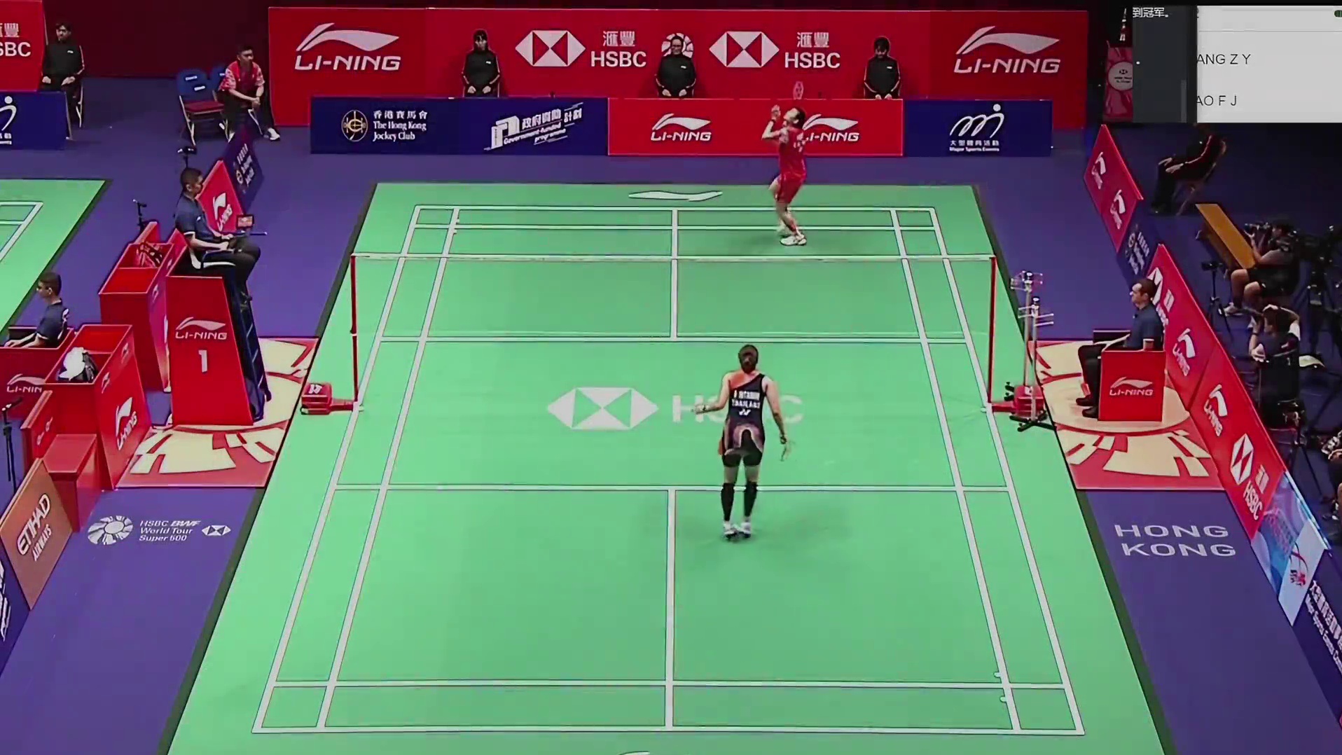 因达农一度以20-18反超比分，韩悦顶住压力，以24-22险胜首局