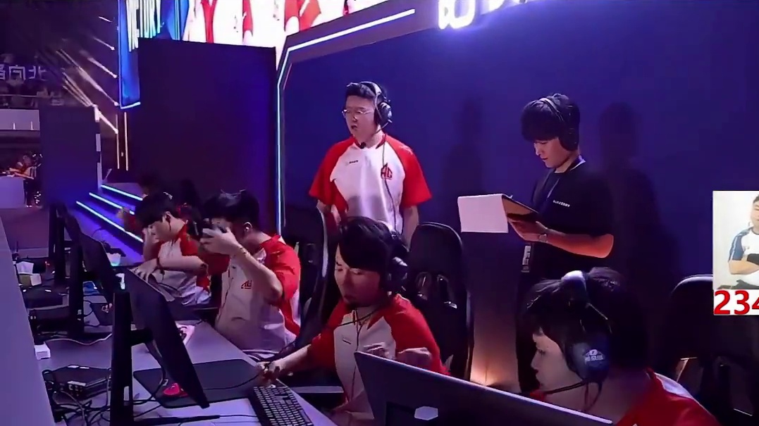 传奇杯总决赛第三图黄金加时，欧欧力挽狂澜AK四鲨挽救AG，绝不群怒喷欧欧不应该鲨人浪费大家时间！#穿