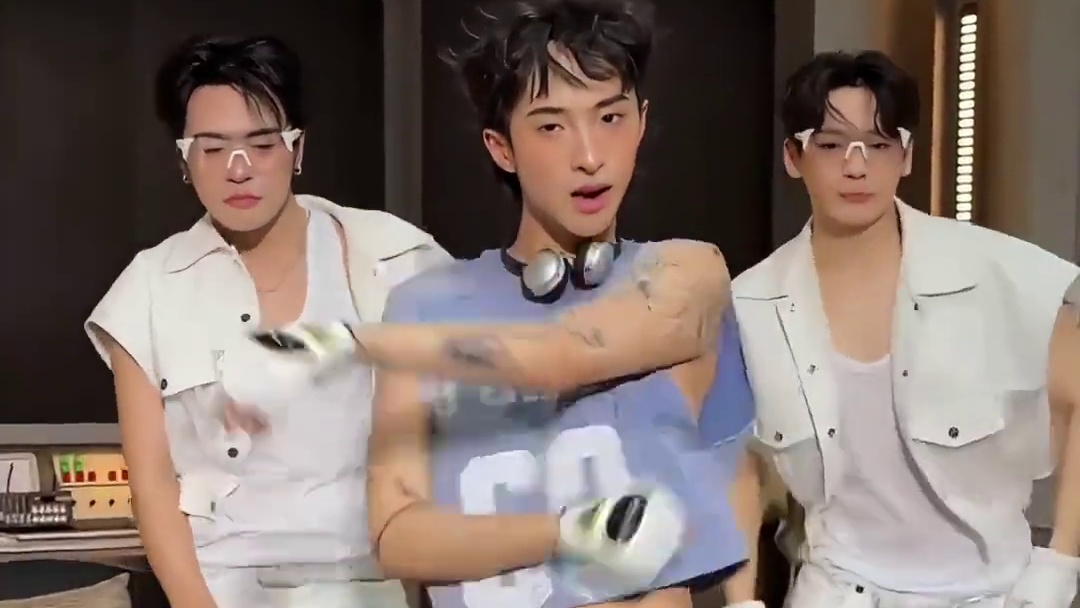 逍遥皮肤的恩利跳起来真的又可爱又灵动，恩利太适合二次元了也！