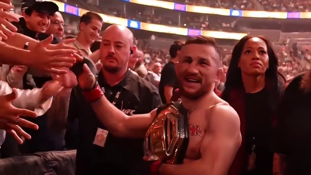 梅拉布给粉丝送来最诚挚的祝愿：热爱你的工作，像我一样挣大钱！#UFC320