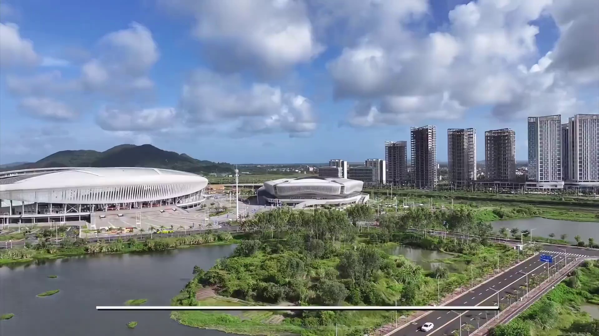 羽动海南，星耀亚洲，冠军与草根共燃亚巡赛羽球盛宴！#亚洲羽毛球精英巡回赛#拖鞋战神挑战世界冠军#世界