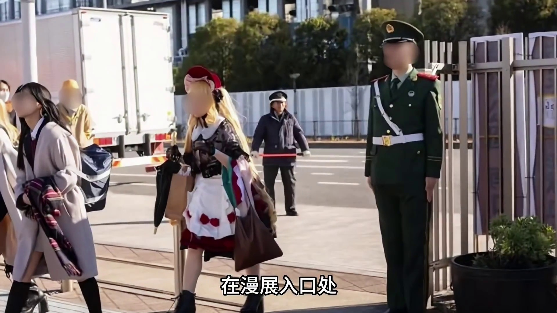 怪不得说，不用担心当代年轻人不爱国，太刚了 #漫展 #爱国 #00后 #致敬