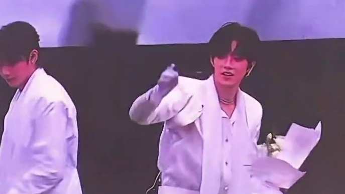 今天这一集，完美了～股东们的爱永远拿得出手！ #向全世界安利星邱妹 #奖励99 #星邱99#Desi