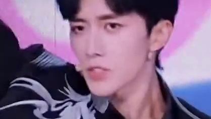 黄星呐～你真是卡点的神 答应我，以后不要再跟别的男人跳双人舞啦，我真的很难帮你剪一个不让邱邱吃醋的转