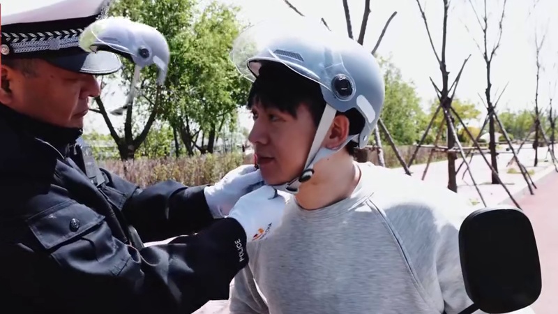 礼是秩序的起点 让是城市的心跳声 