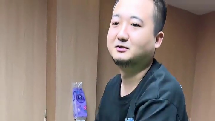 挑战世界冠军梁文博 台球装子