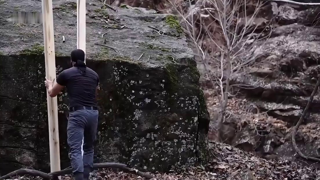 “谁能拒绝在睡前刷一集解压荒野建造，看完保你美美睡个好觉”