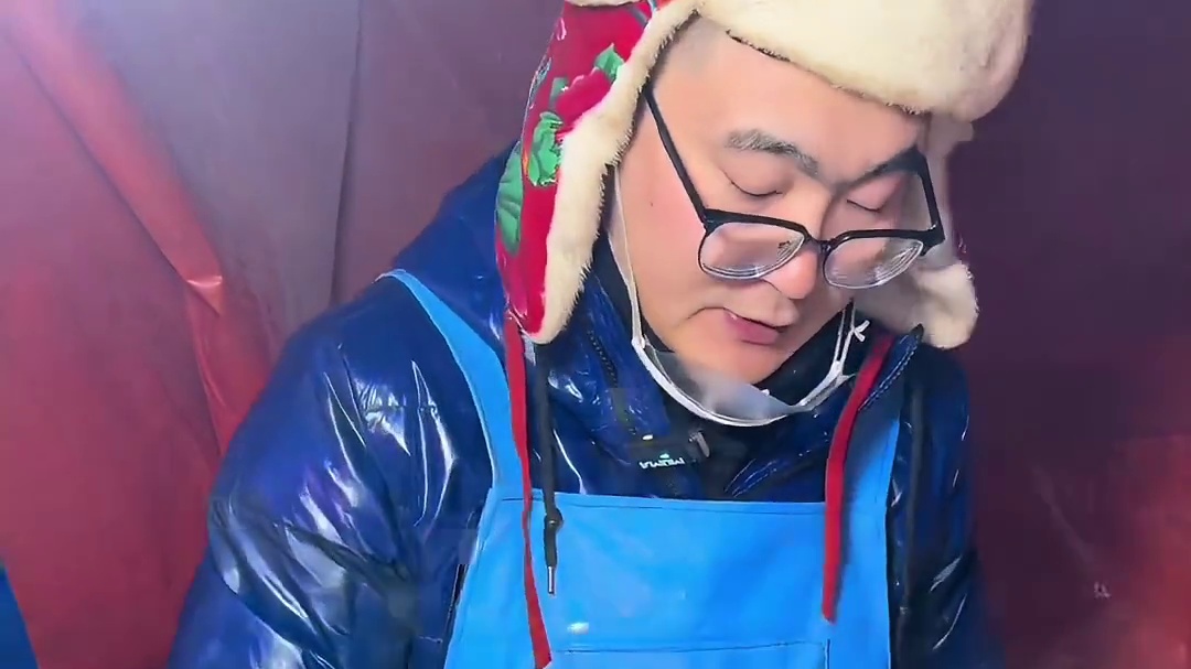 终于吃饭1根1根的烤冷面了! 顶配20元~