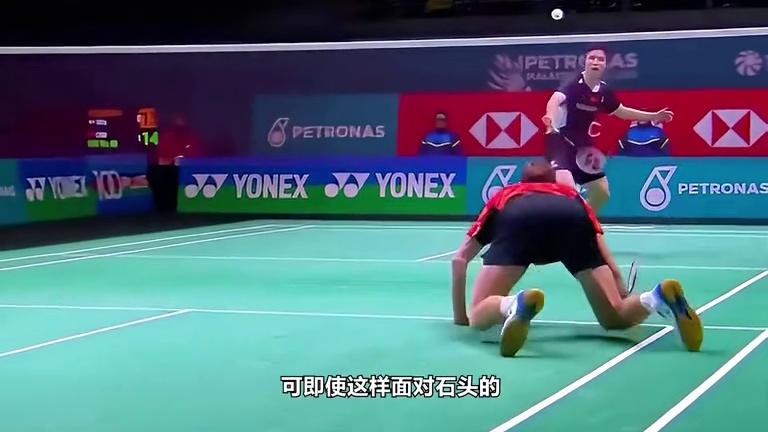 看石宇奇如何军训安塞龙，直接把他抽成陀螺