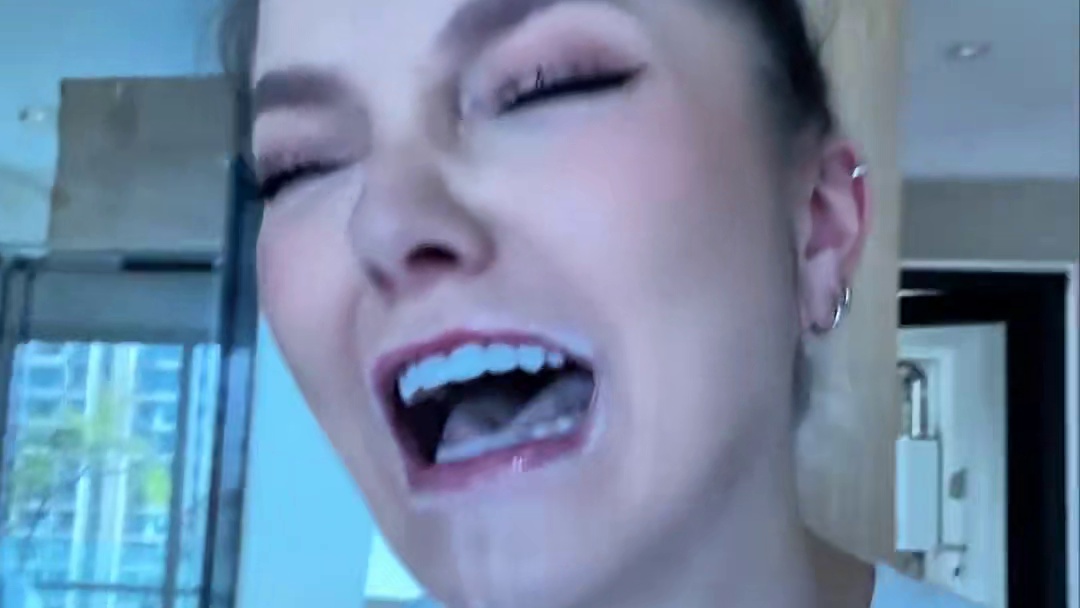 南方的蟑螂还会飞？？？#南方蟑螂 #外国人在中国