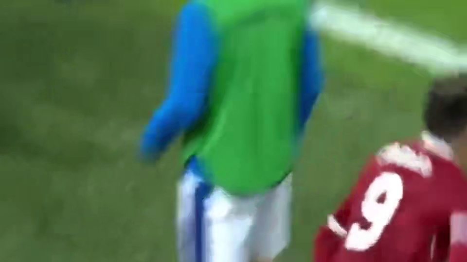 “听劝的球员 理智的球迷”#足坛高能场面 #反差