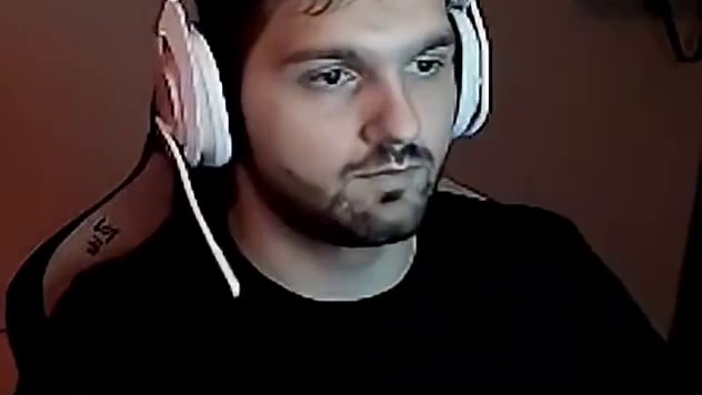 夜露玩家的帽子戏法，堪比真假美猴王！ #无畏契约 #太讷了#瓦学弟太讷了#无畏契约巴黎全球冠军赛