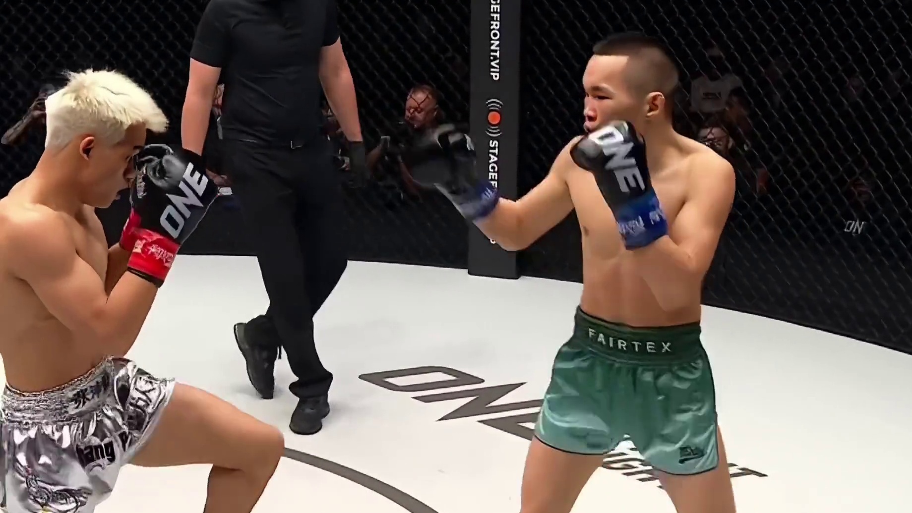 张沛勉全程重拳碾压，完胜俄罗斯悍将，有望成为最年轻的冠军