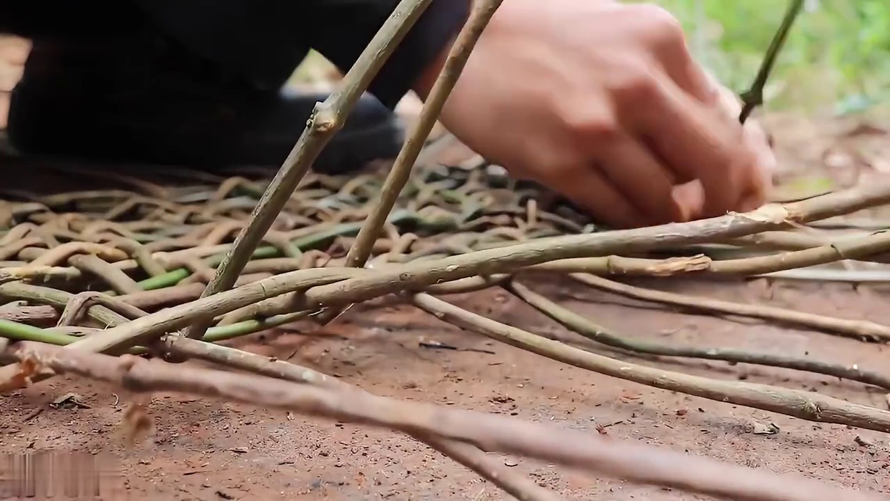 第1集：男人仅用三天时间，就将荒野小屋装修的这么漂亮