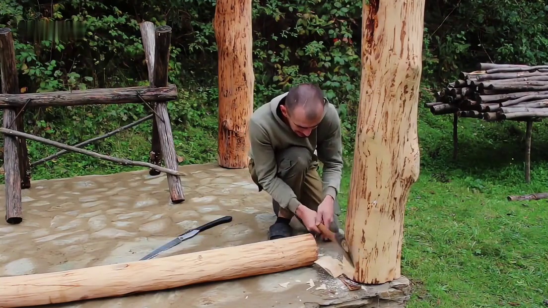 一年四季搭建出一个林中精致木屋，内部温暖安全感十足！(1)
