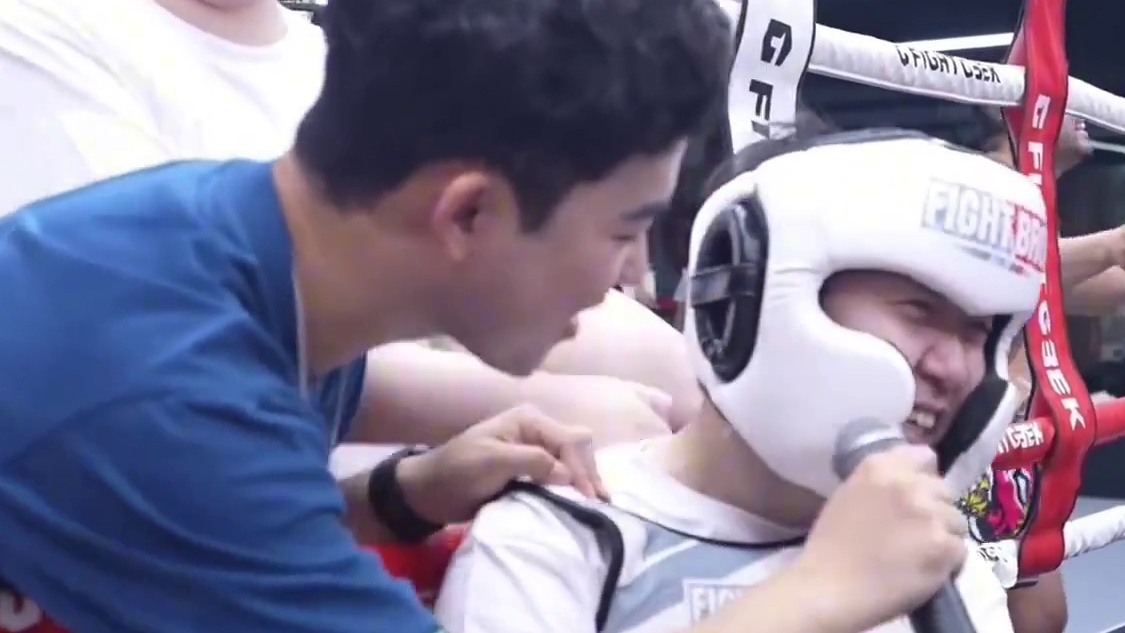 那年18，拳打超哥 #云顶之弈 #云顶魔术师红莲 #神超 #拳击 #云巅冲刺营