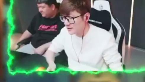 白鲨说CF选手禁止玩瓦罗兰特，只要被抓到当场就解约开除#穿越火线 #2025CFS #2025CFS