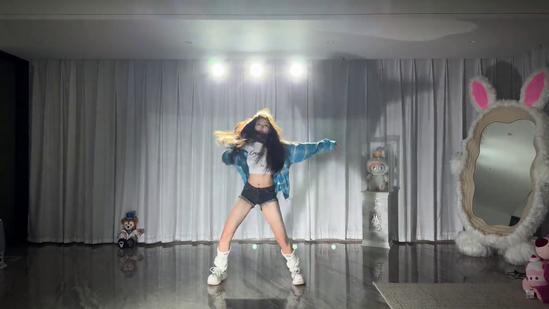 要相信 世界上总有一束光是为你而打✨ #fallinout #一冷编舞 #jaz