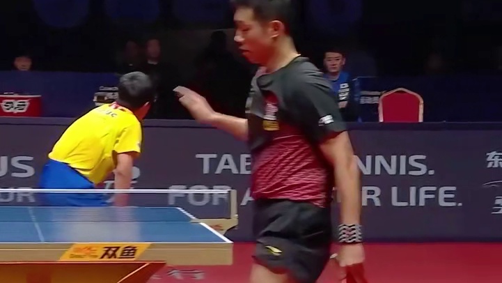 看见八败之交的许昕，张本竟不会打球