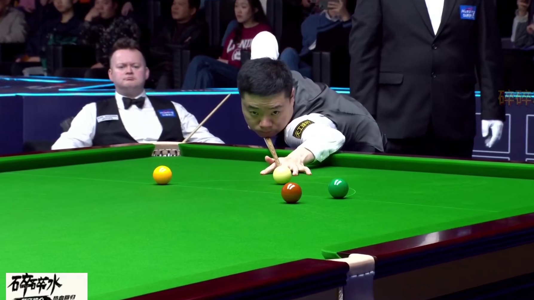 墨菲一杆失误，丁俊晖直接单杆清台、101分拿下，这局真漂亮！