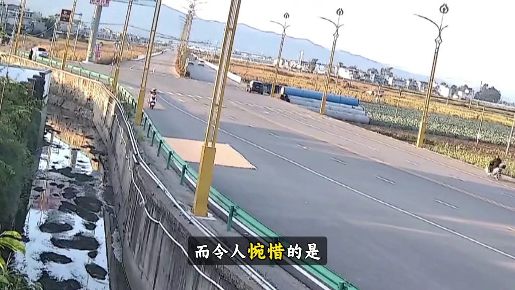 你的家乡有没有这类现象，马路秒变私人晒场？ #占道晒粮  #事故分析  #交通安全  #子昂说车