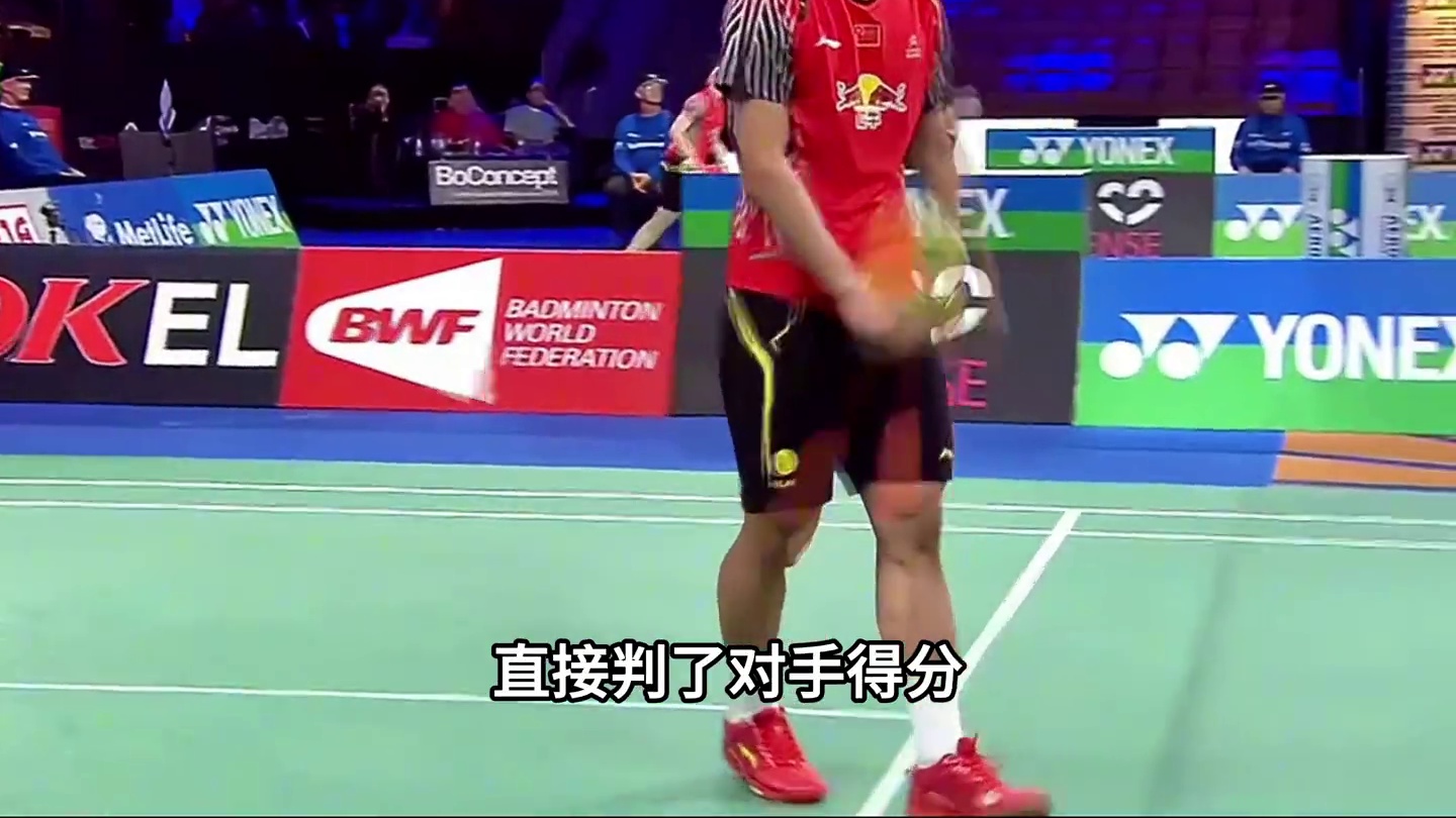 谌龙不仅八块腹肌完美，就连判罚尺度也如鱼得水。