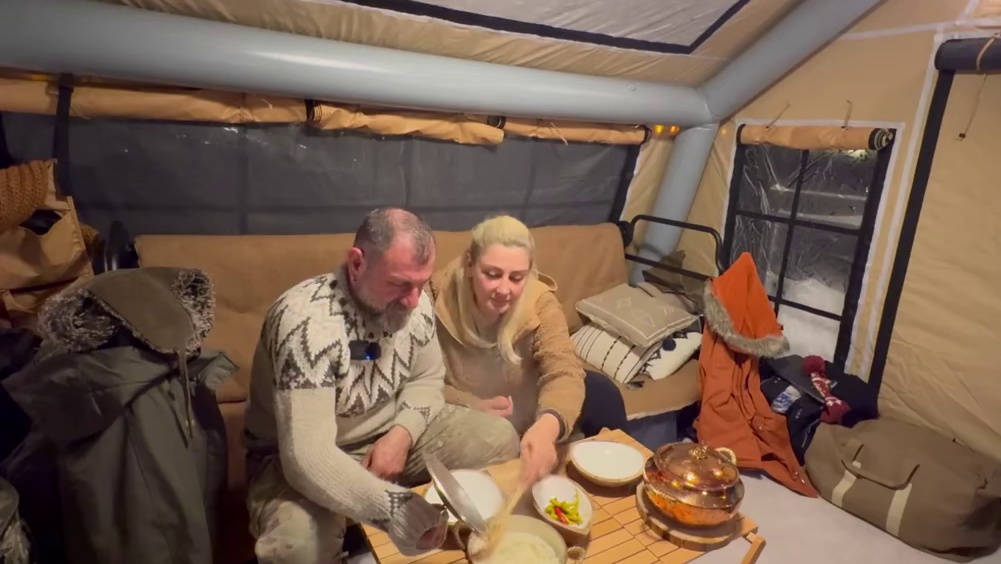 第9集：阿克在野外搭建的6个雪地露营帐篷